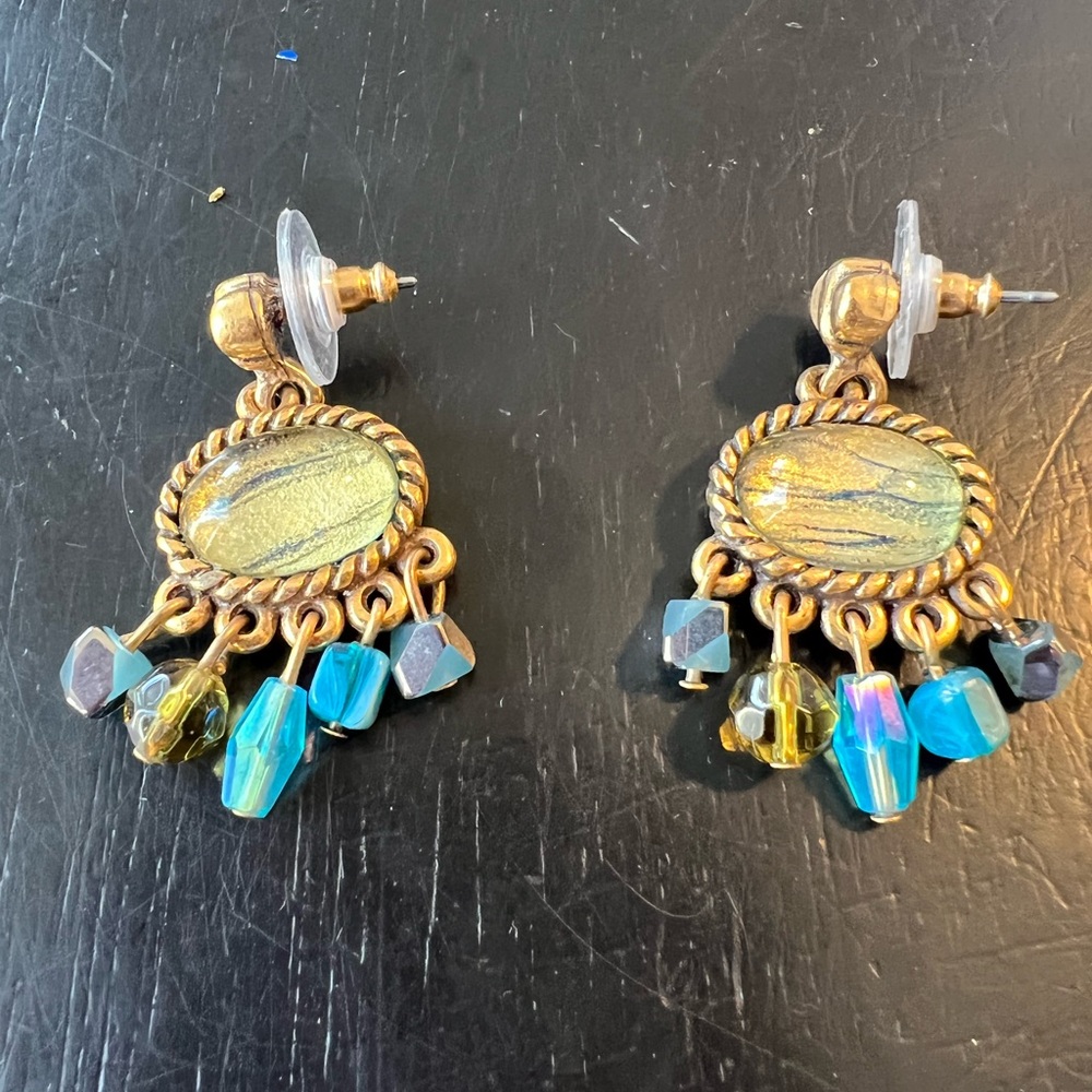 PRE-OWNED PAIR OF CHICOS BRAND 1” GOLDTONE W/STONES PIERCED DANGLE EARRINGS CTM1